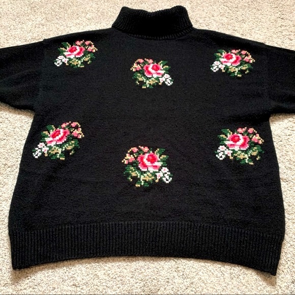 Vintage 90s Embroidered Turtleneck Sweater by Chinawear Sz L - Picture 4 of 10